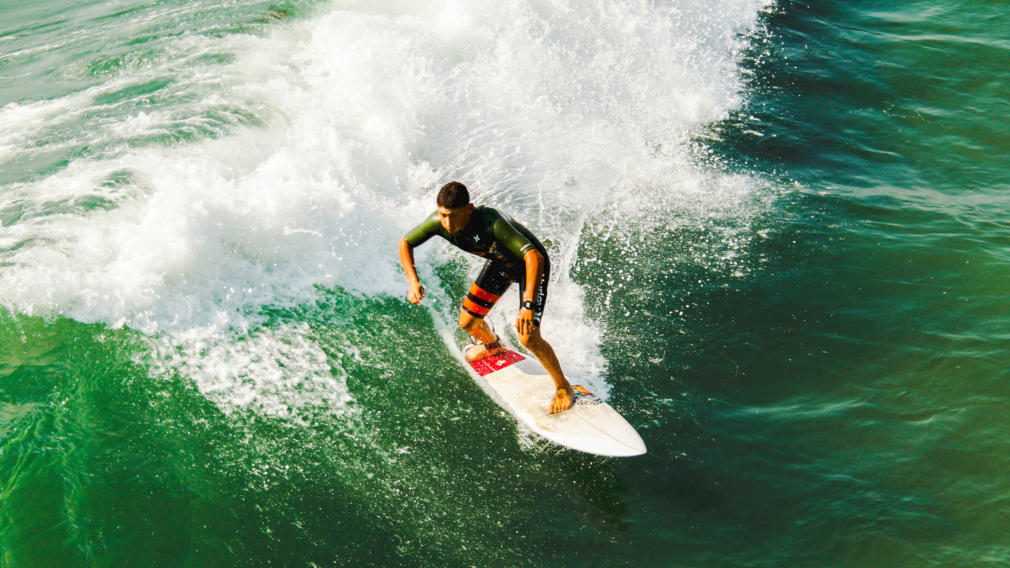 西亚卡姆展现巨星价值，快船主场力克掘金